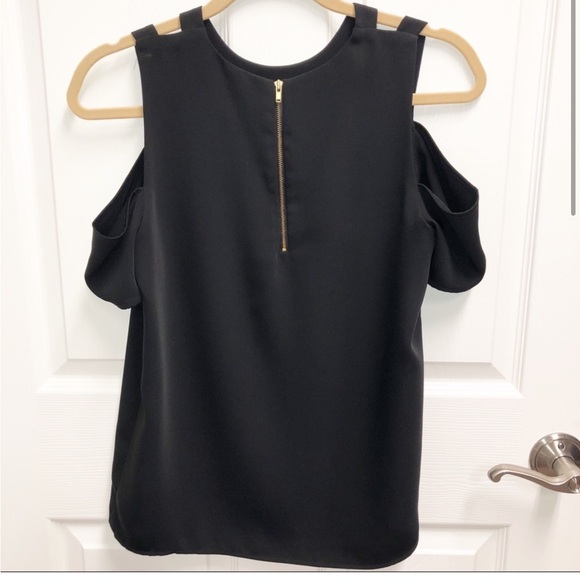 Cooper and Ella off the shoulder top - Picture 2 of 5